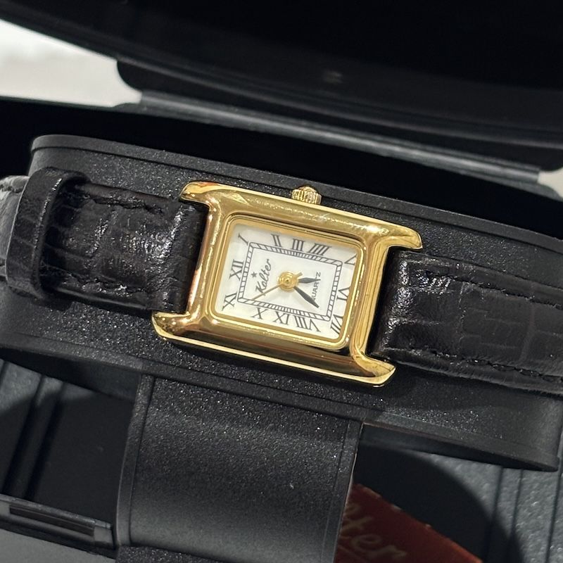 Reloj Kalter de Cuarzo con Caja Rectangular Dorada y Correa Negra - Imagen 2